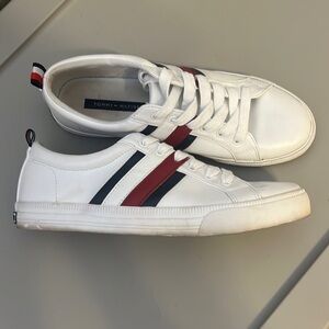 Size 8 women’s Tommy Hilfiger sneakers